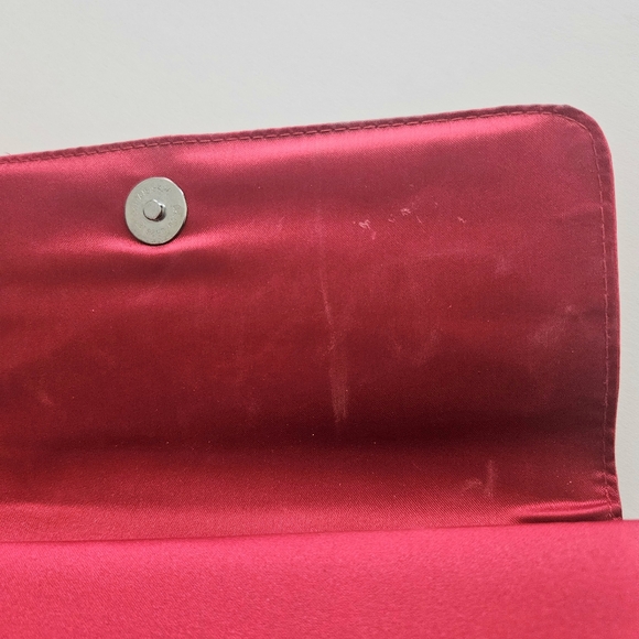 La Regale Red Clutch - Picture 3 of 5